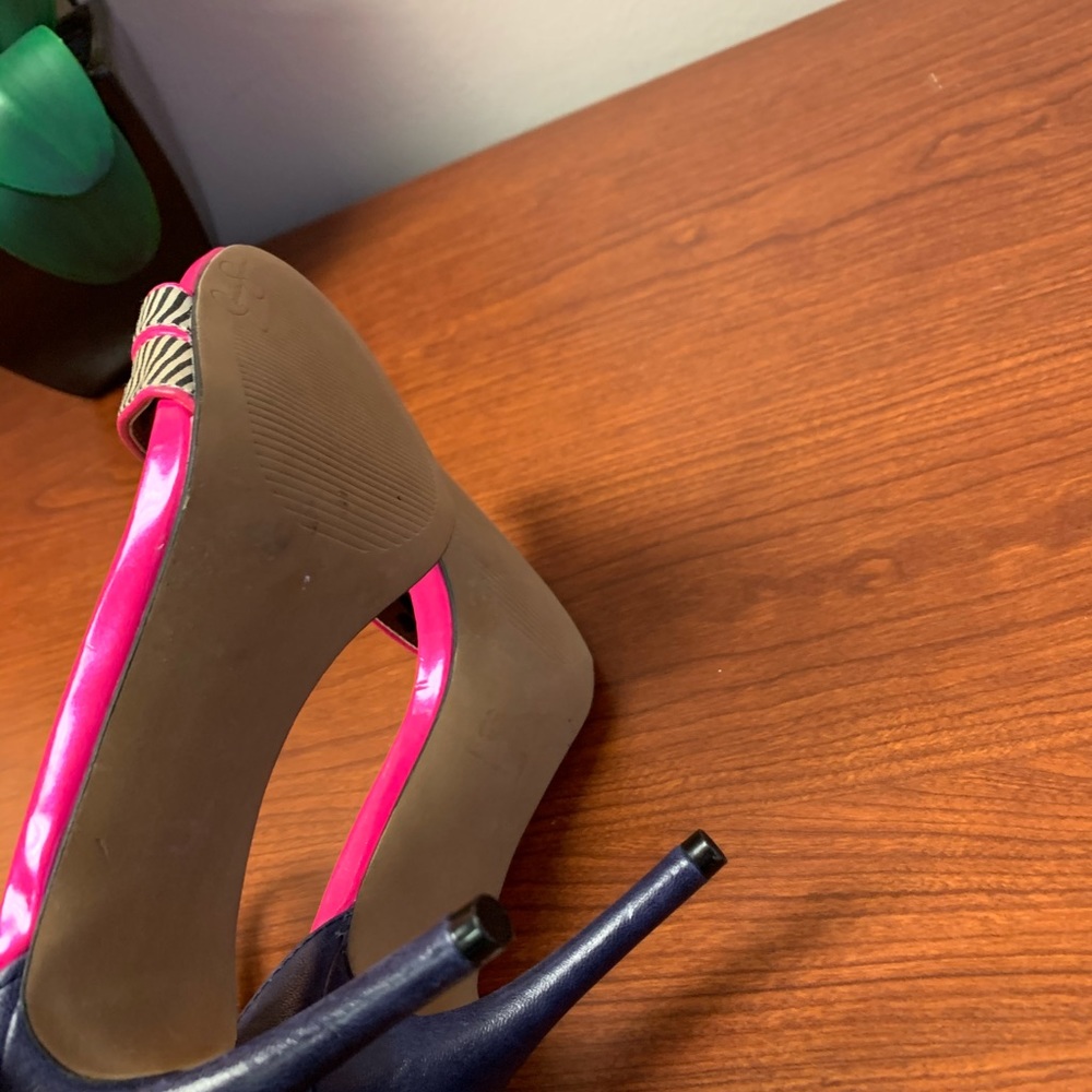 Heels - Picture 5 of 7